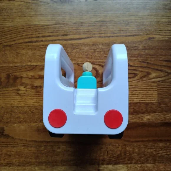 Lovevery bus and lockbox from the Realist playkit (19-21m) - Picture 13 of 16